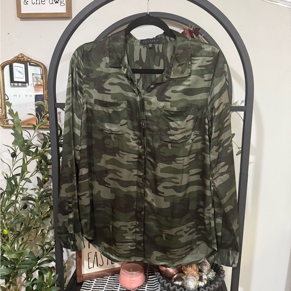 Sanctuary Green Camouflage button down Blouse size xs - Picture 1 of 7